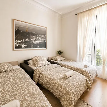 Champs Elysees 8 Apartment *